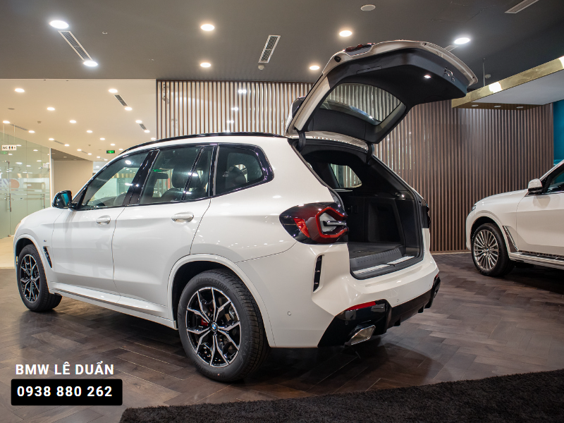 Đuôi xe của phiên bản BMW X3 LCI