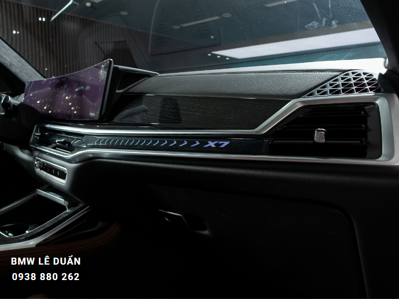 Đèn nội thất sang trọng trên BMW X7 2023 
