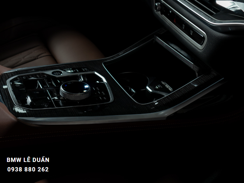 Cụm điều khiển trung tâm trên BMW X7 LCI 2023 