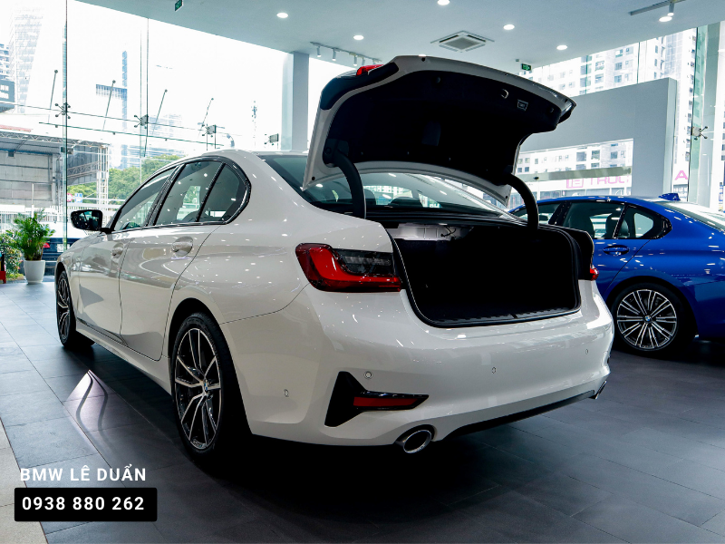 Khoang hành lý rộng rãi của BMW 3 Series 