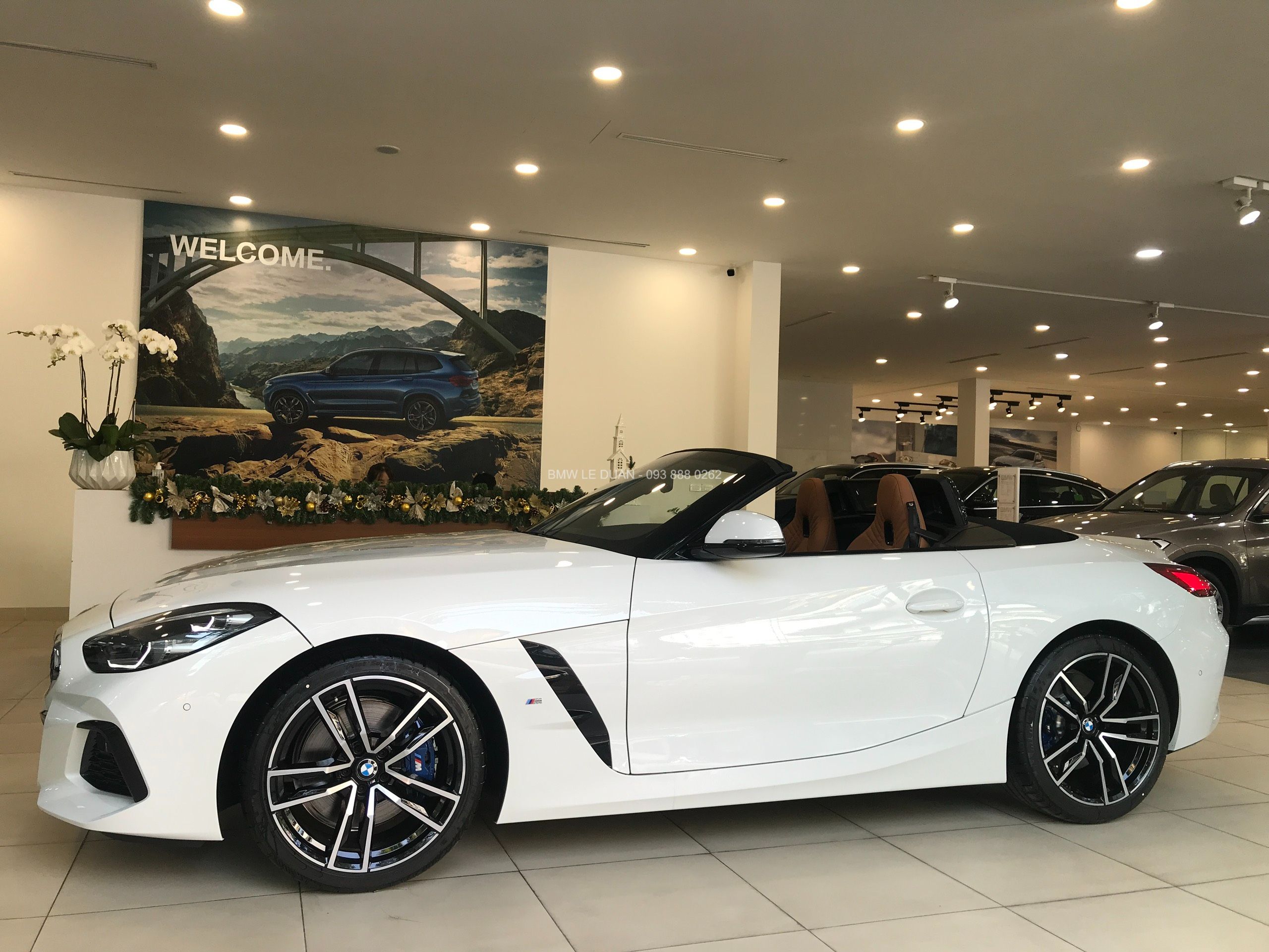 BMW Z4 2022 M Sport ngang xe