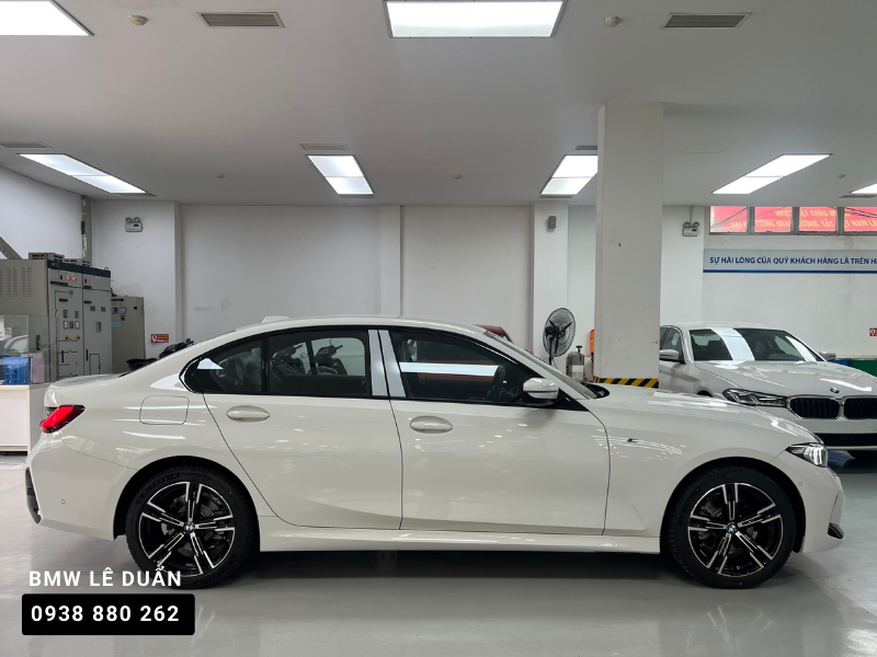 Thân xe BMW 320i M Sport LCI