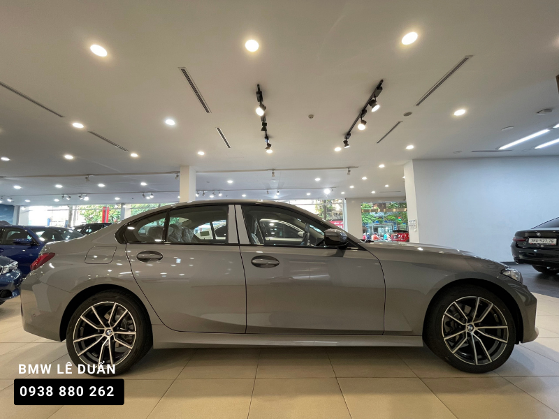 Thân xe BMW 320i Sport Line LCI